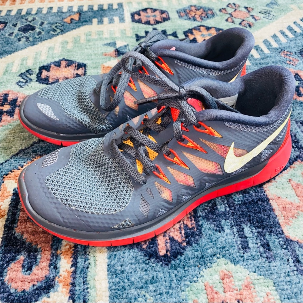 Nike WOMENS free 5.0 size 8 tennis shoes gray run